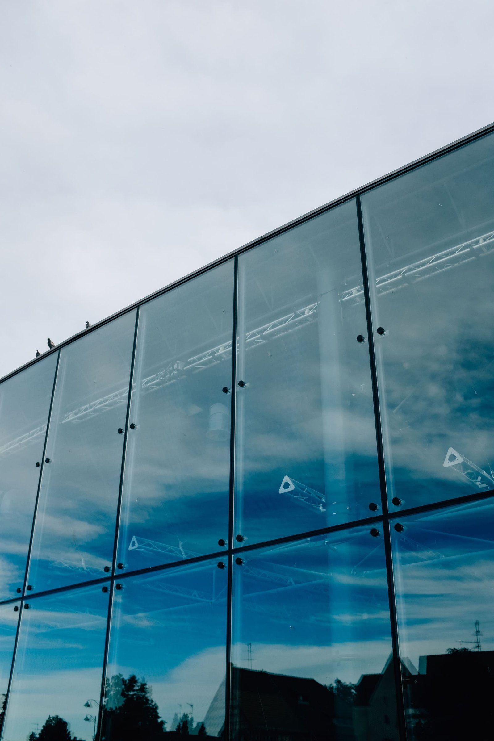 Kommerciel glasfacade — vinduespolering til erhverv
